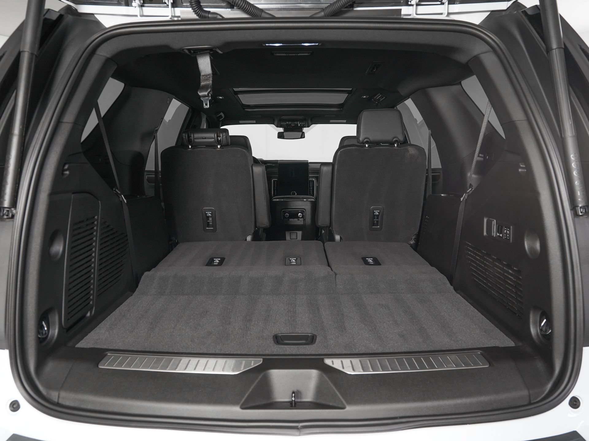Used 2026 GMC Yukon Denali w/ Sun & Power Step Package AWD/4WD image 13