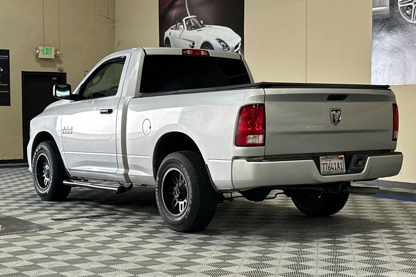 Used 2017 RAM 1500 Express image 6