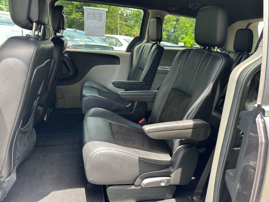 Used 2019 Dodge Grand Caravan SXT image 9