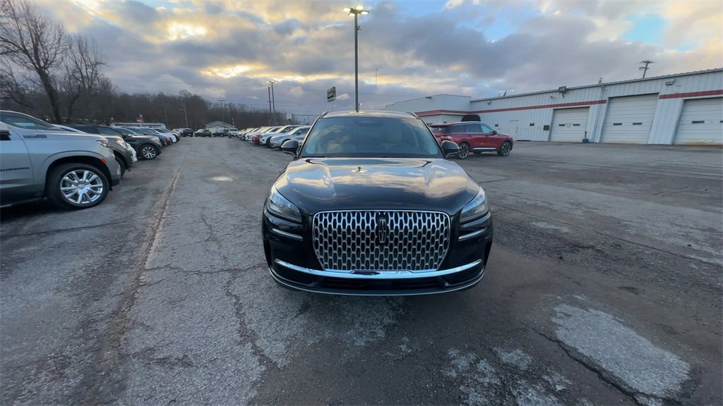 Used 2025 Lincoln Corsair FWD w/ Equipment Group 101A image 3