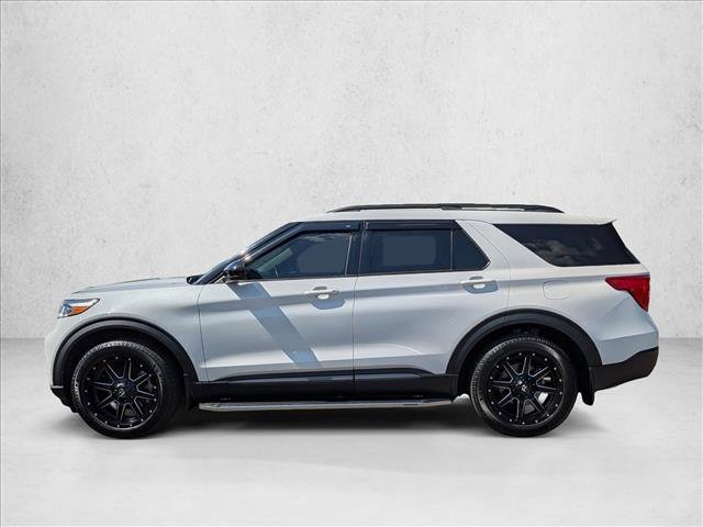 Used 2022 Ford Explorer XLT w/ Equipment Group 202A AWD/4WD image 9