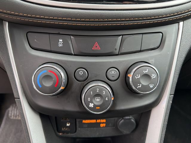 Certified 2022 Chevrolet Trax LT w/ LT Convenience Package image 20