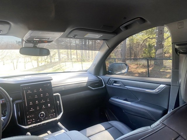 Used 2025 GMC Acadia Elevation w/ Elevation Premium Package image 13