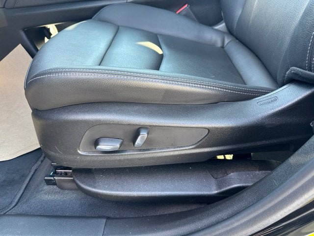 Used 2025 Cadillac XT6 Luxury FWD image 10