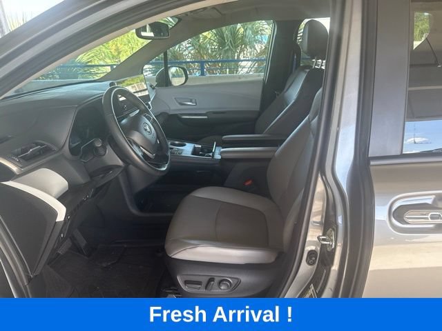 Used 2026 Toyota Sienna XLE FWD image 2