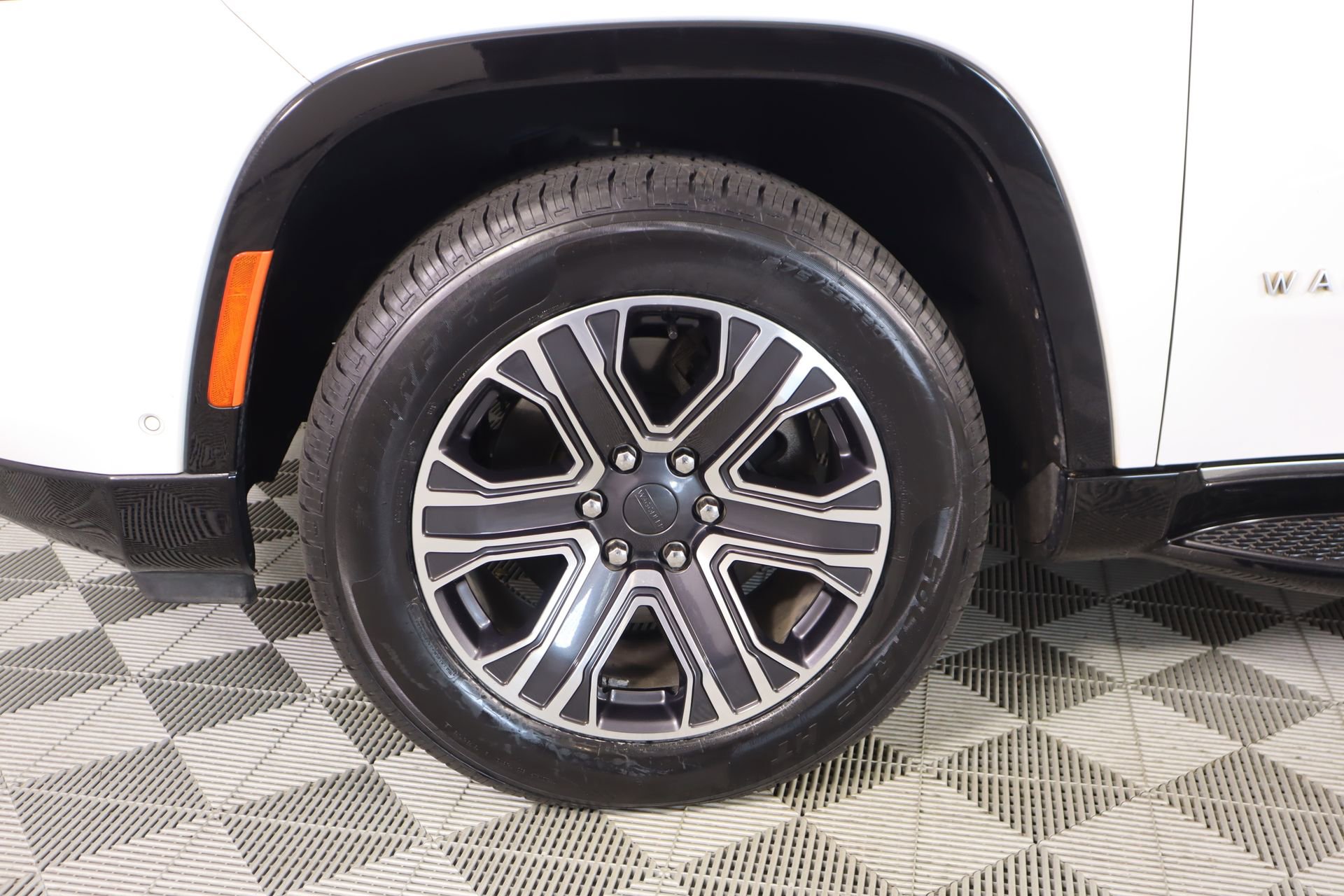 Used 2023 Jeep Wagoneer 4WD w/ Premium Group I image 20