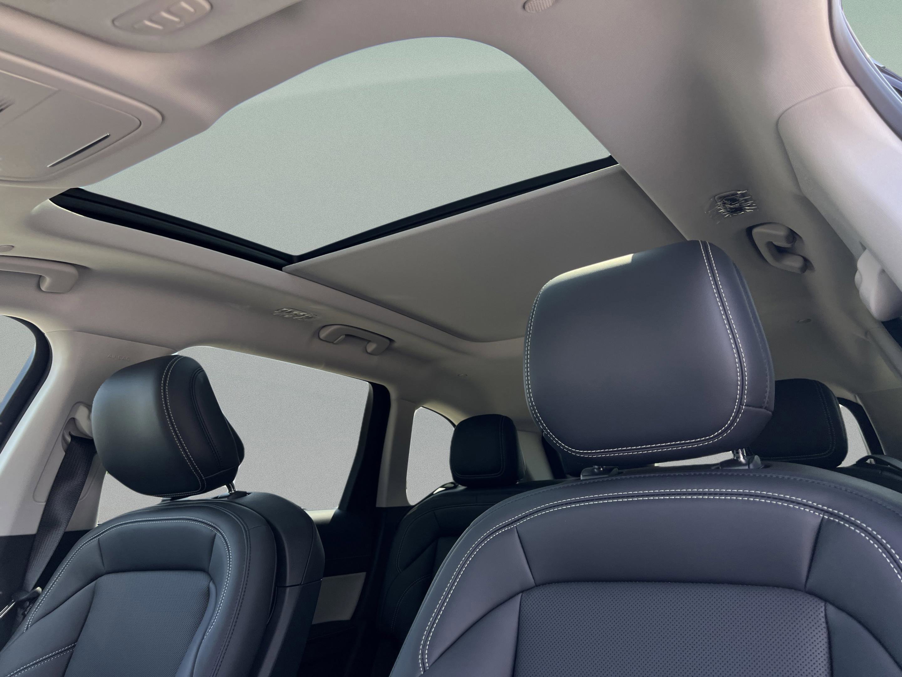 New 2025 Lincoln Nautilus Premier w/ Equipment Group 102A image 26