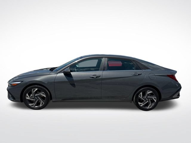Used 2026 Hyundai Elantra Limited FWD image 2