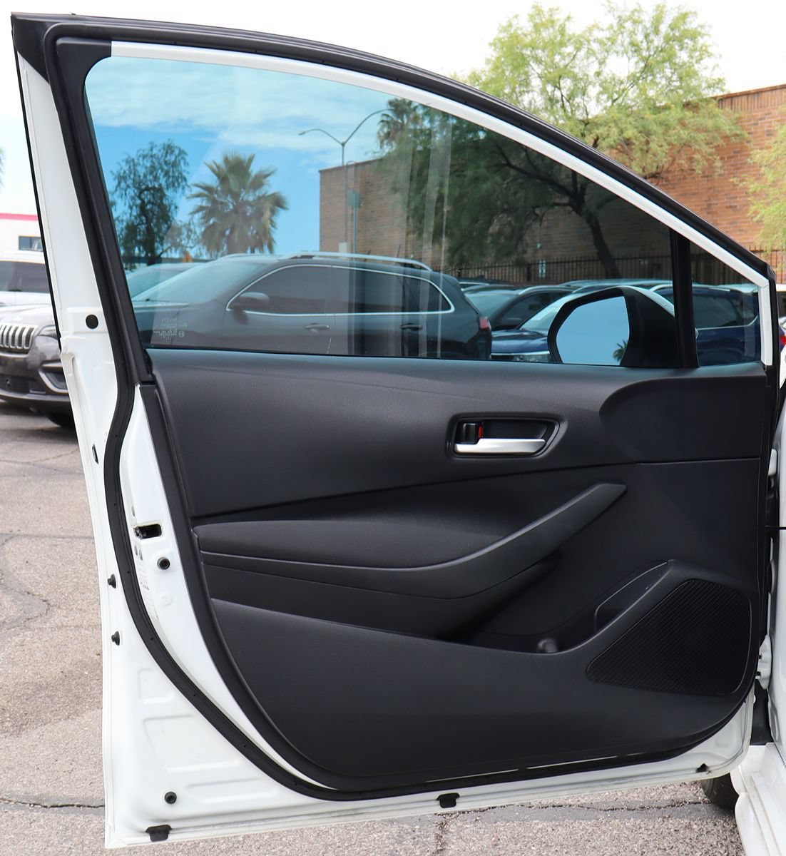 Used 2021 Toyota Corolla LE FWD image 36
