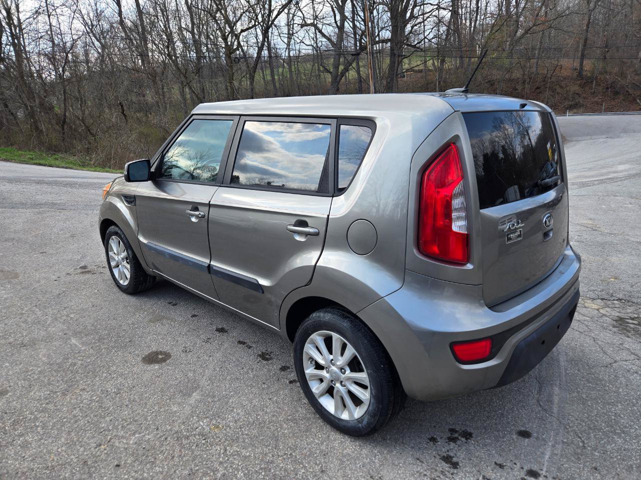 Used 2013 Kia Soul + FWD image 3