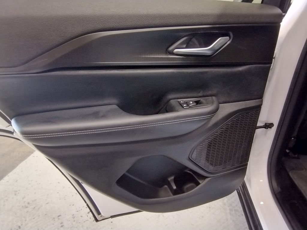 Used 2023 Jeep Grand Cherokee Altitude AWD/4WD image 25