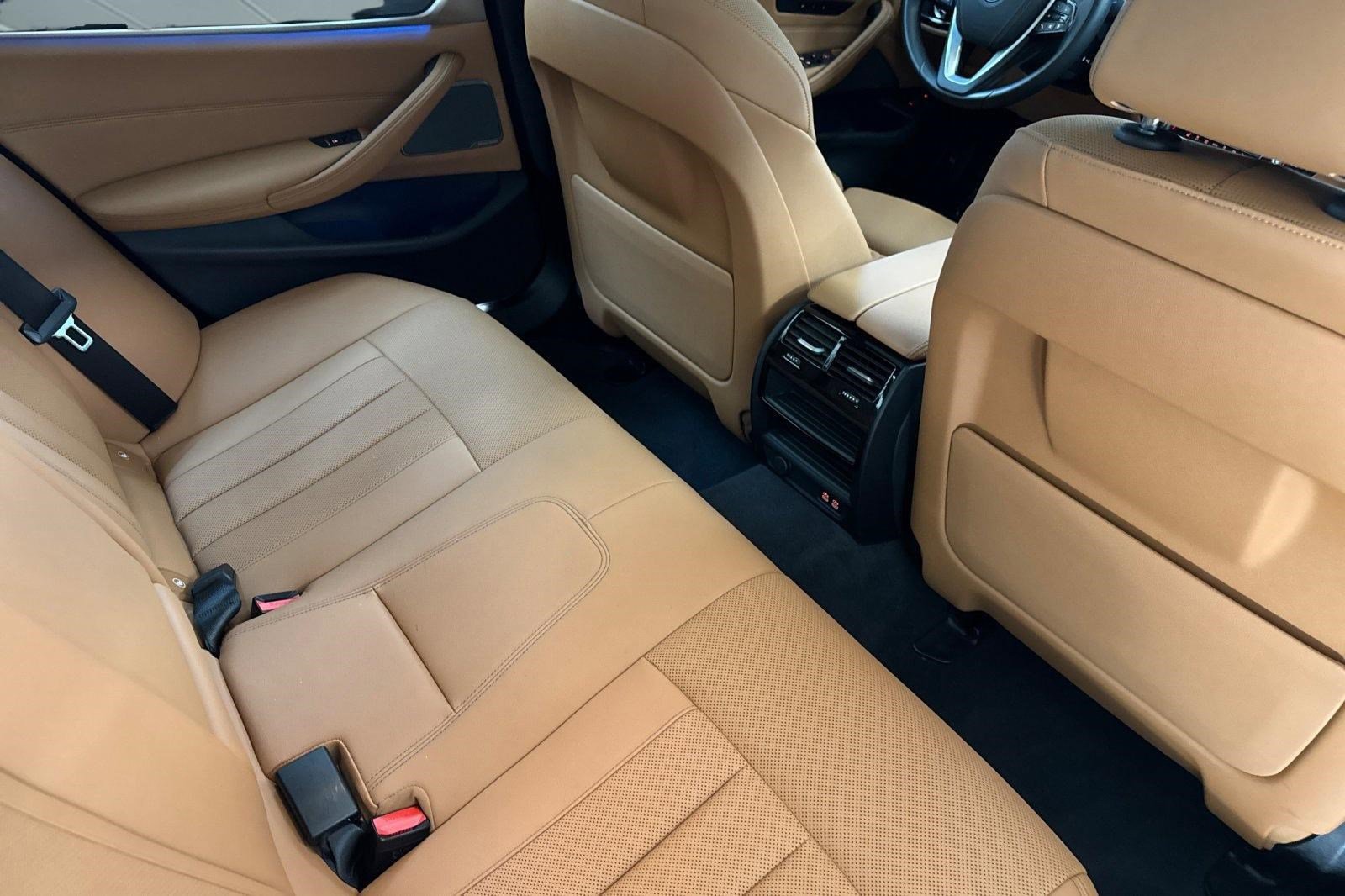 Used 2023 BMW 530e w/ Premium Package image 31