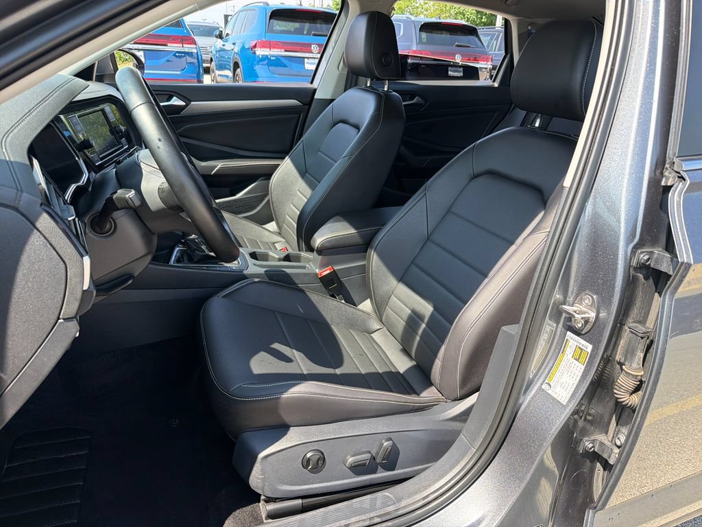 Certified 2023 Volkswagen Jetta SE FWD image 7