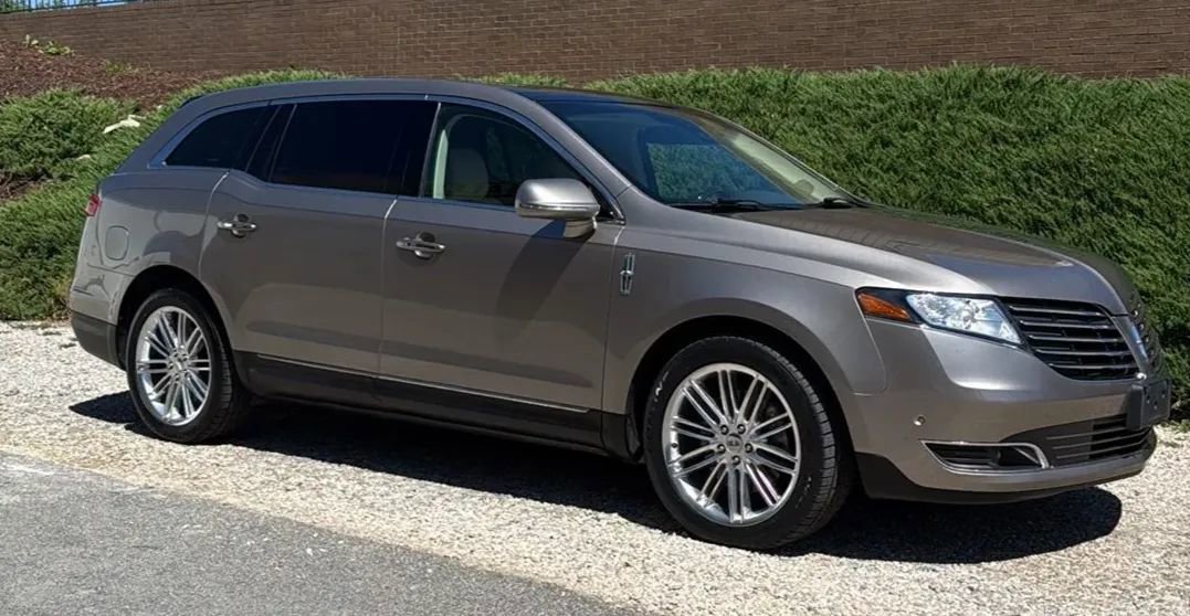 Used 2018 Lincoln MKT AWD w/ Technology Package image 3