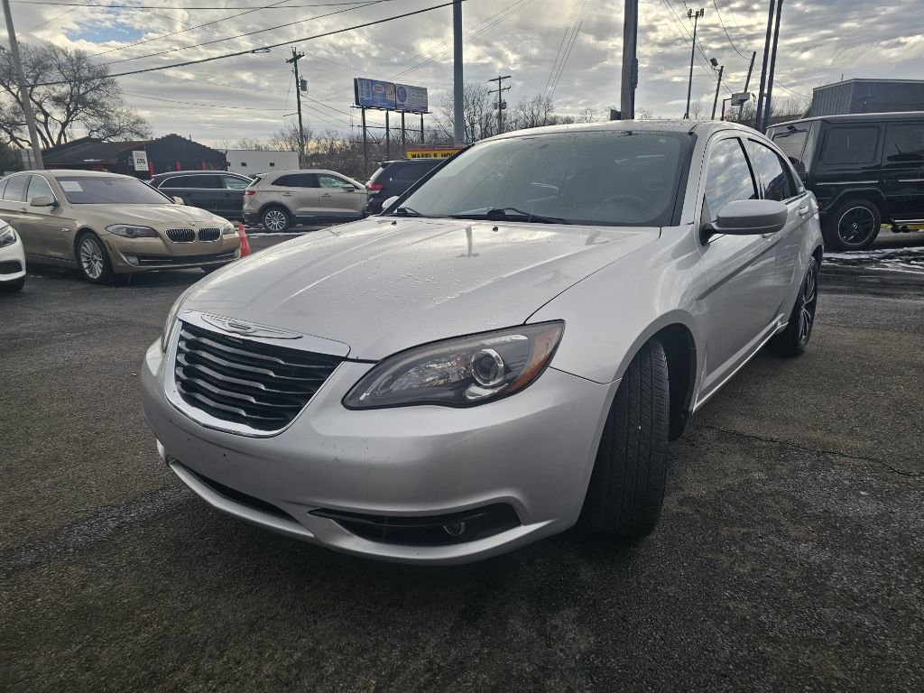 Used 2012 Chrysler 200 S image 2