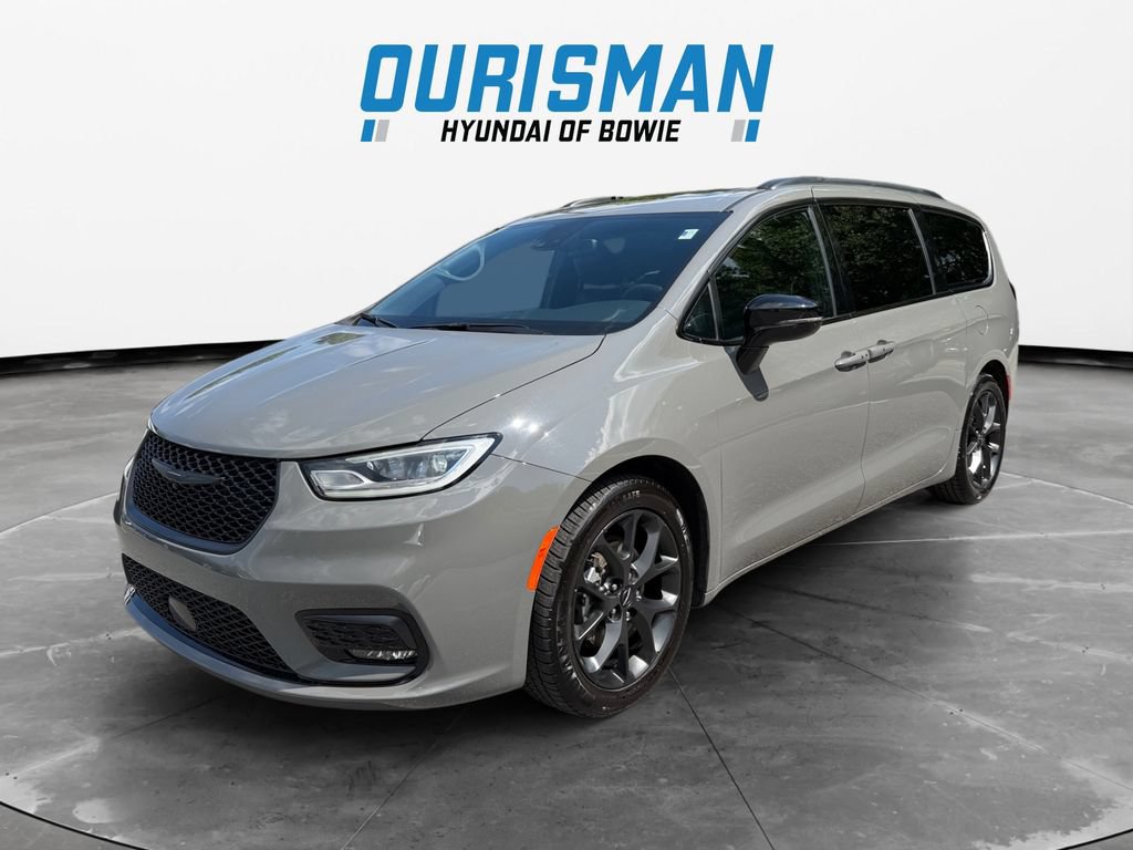 Used 2025 Chrysler Pacifica Limited FWD image 2