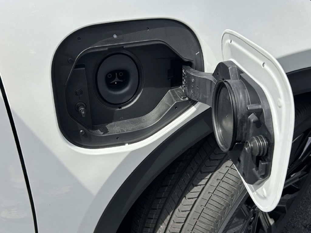 New 2026 Toyota C-HR AWD/4WD image 12
