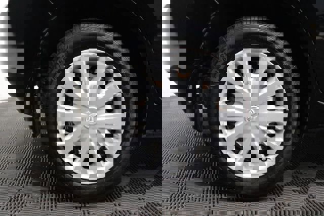 Used 2016 Nissan Versa Note SV image 5