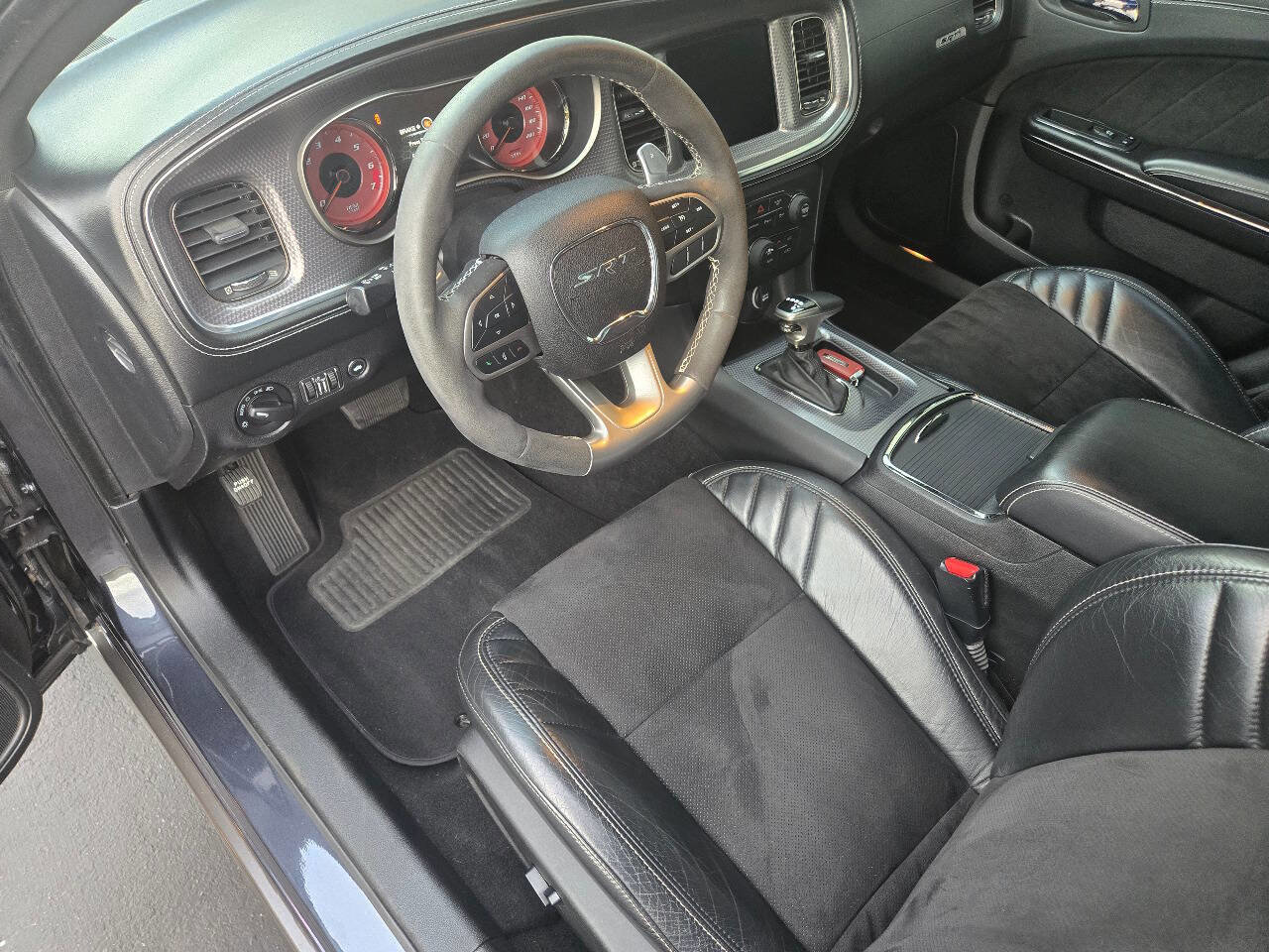 Used 2019 Dodge Charger SRT Hellcat w/ Navigation & Travel Group RWD image 23