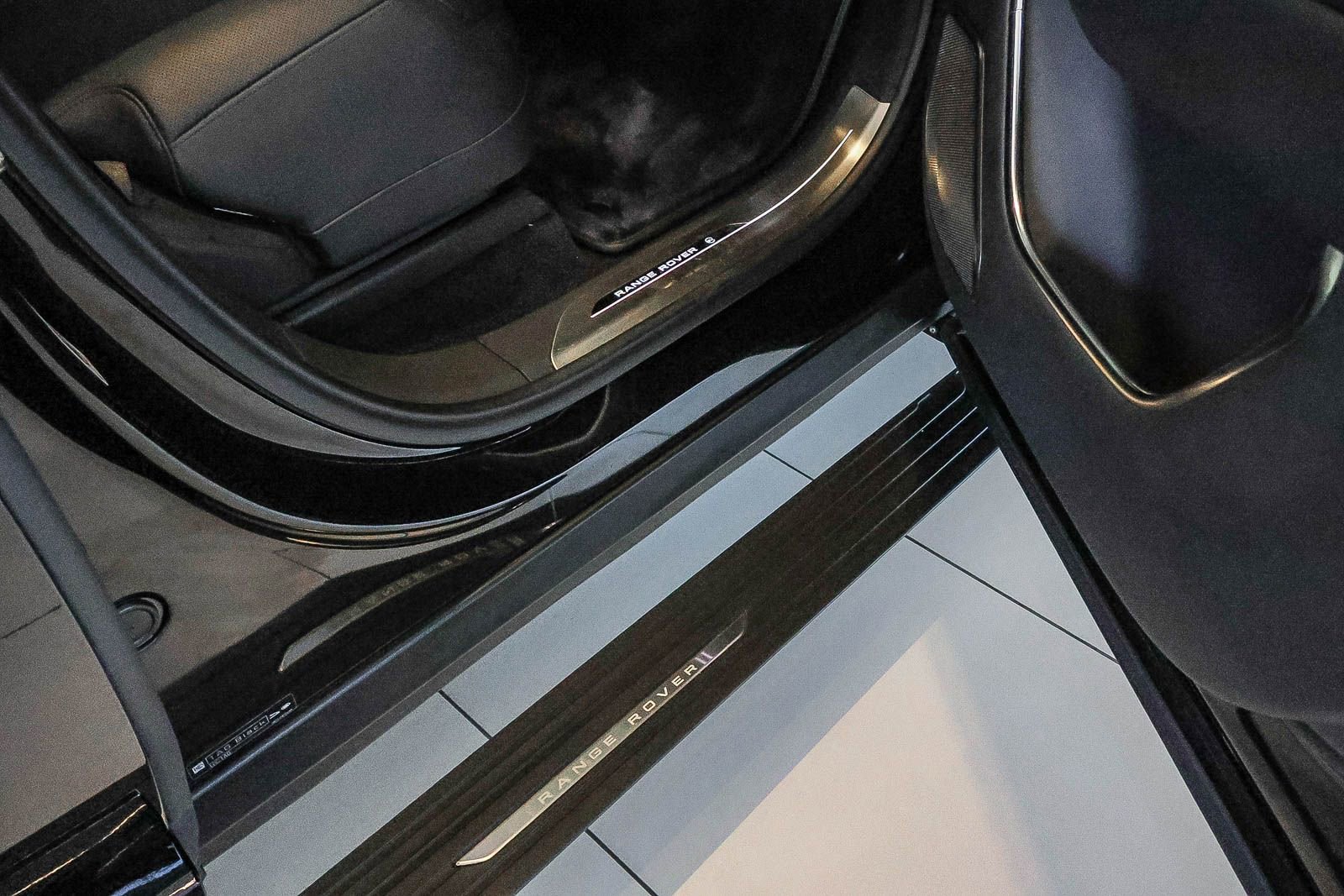 Used 2024 Land Rover Range Rover SV image 19