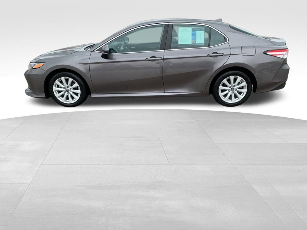 Used 2019 Toyota Camry L image 2