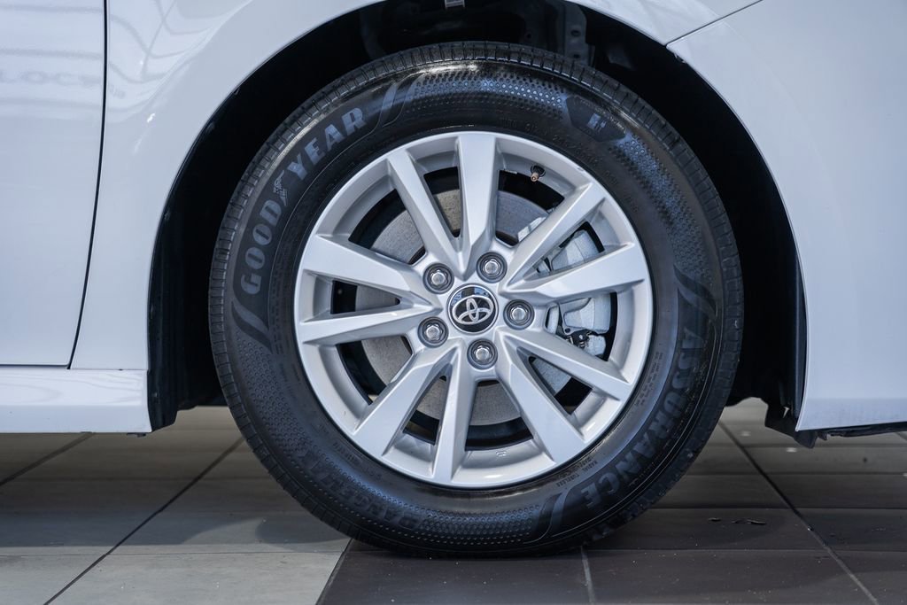 Used 2025 Toyota Camry LE FWD image 13