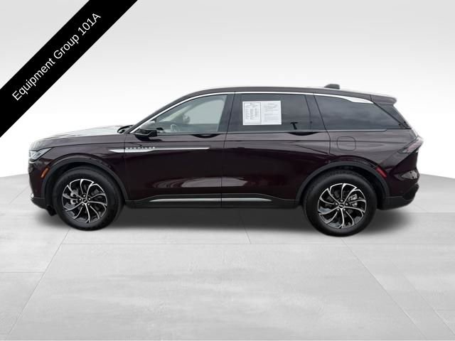 Used 2024 Lincoln Nautilus Premier image 3