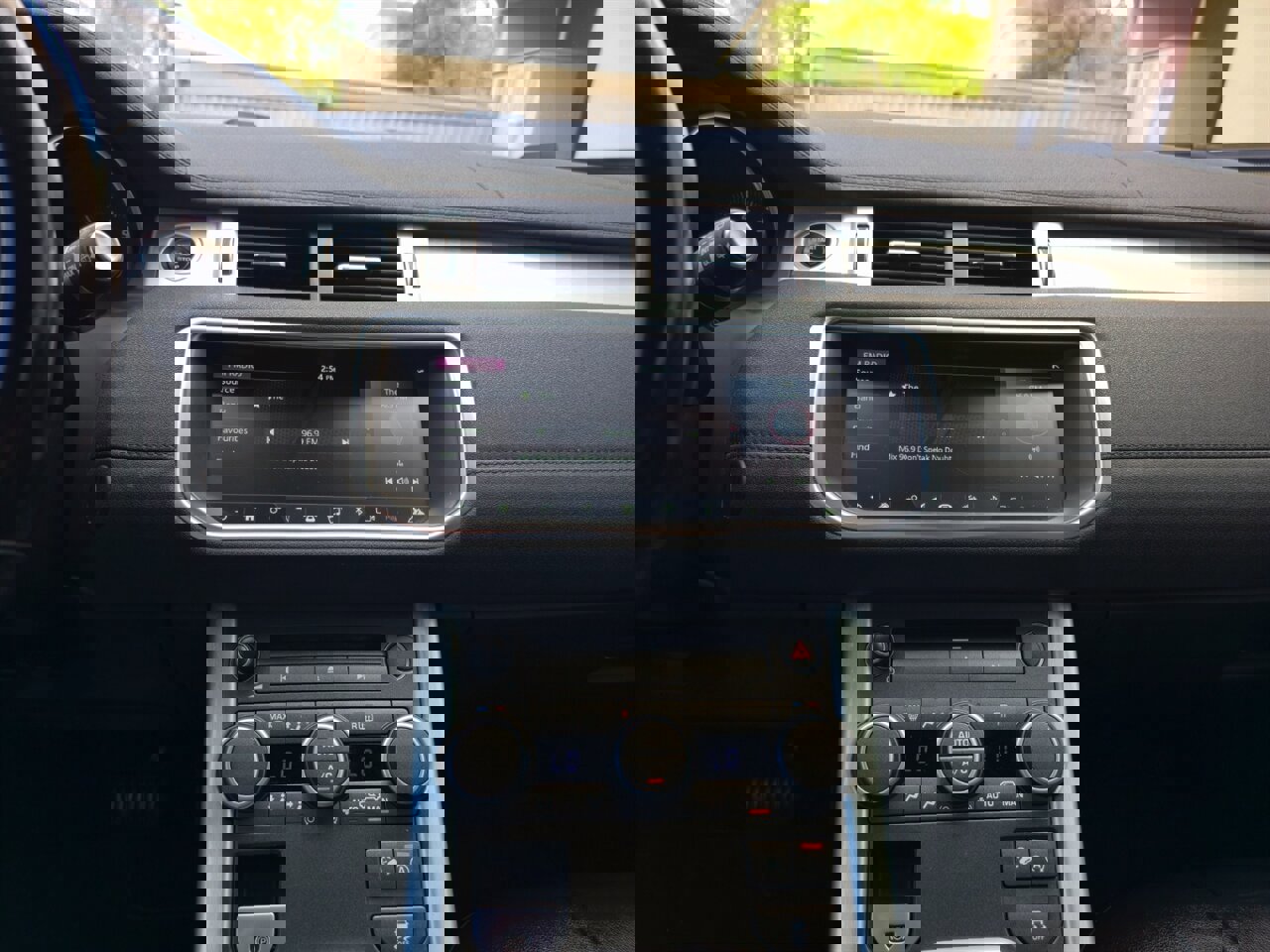 Used 2017 Land Rover Range Rover Evoque SE image 17