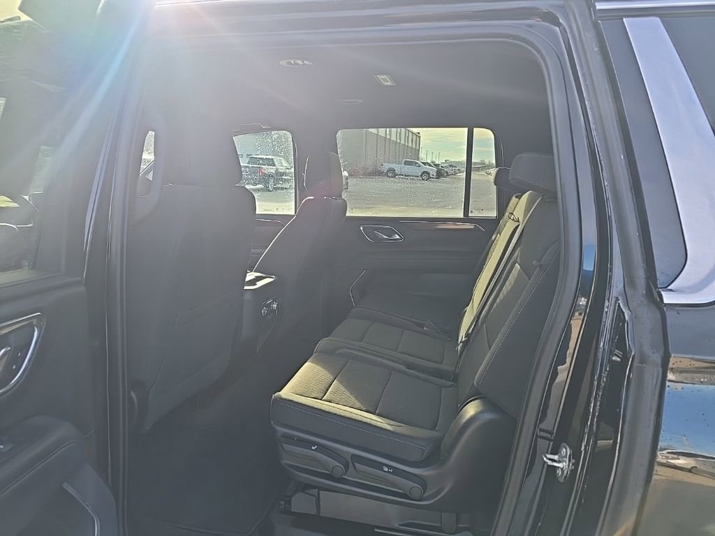 Used 2023 GMC Yukon XL SLE image 13