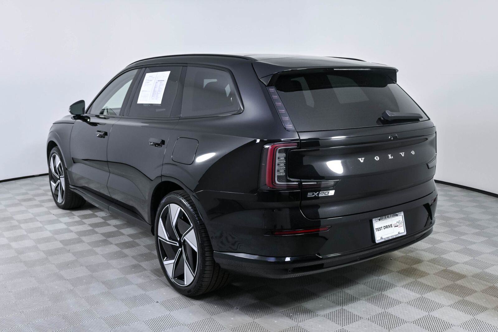 Certified 2025 Volvo EX90 Ultra AWD/4WD image 3