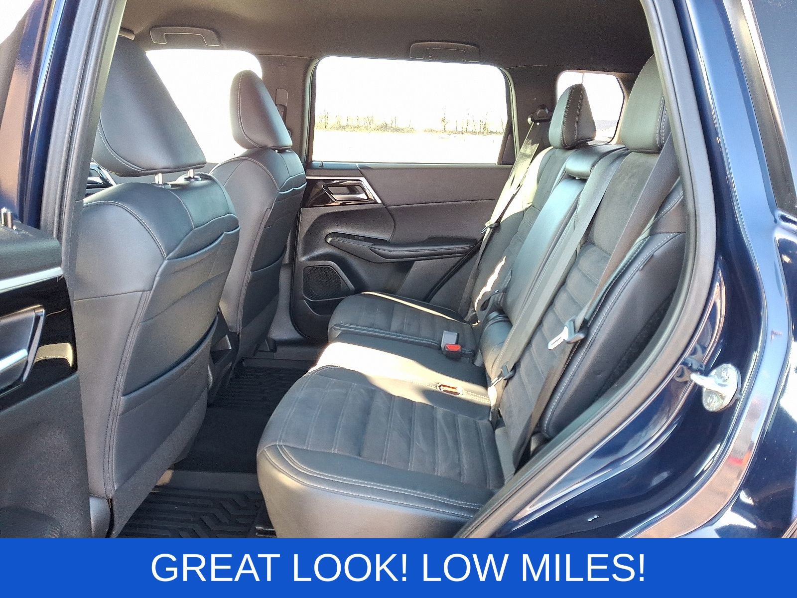 Used 2023 Mitsubishi Outlander SE Black Edition image 11