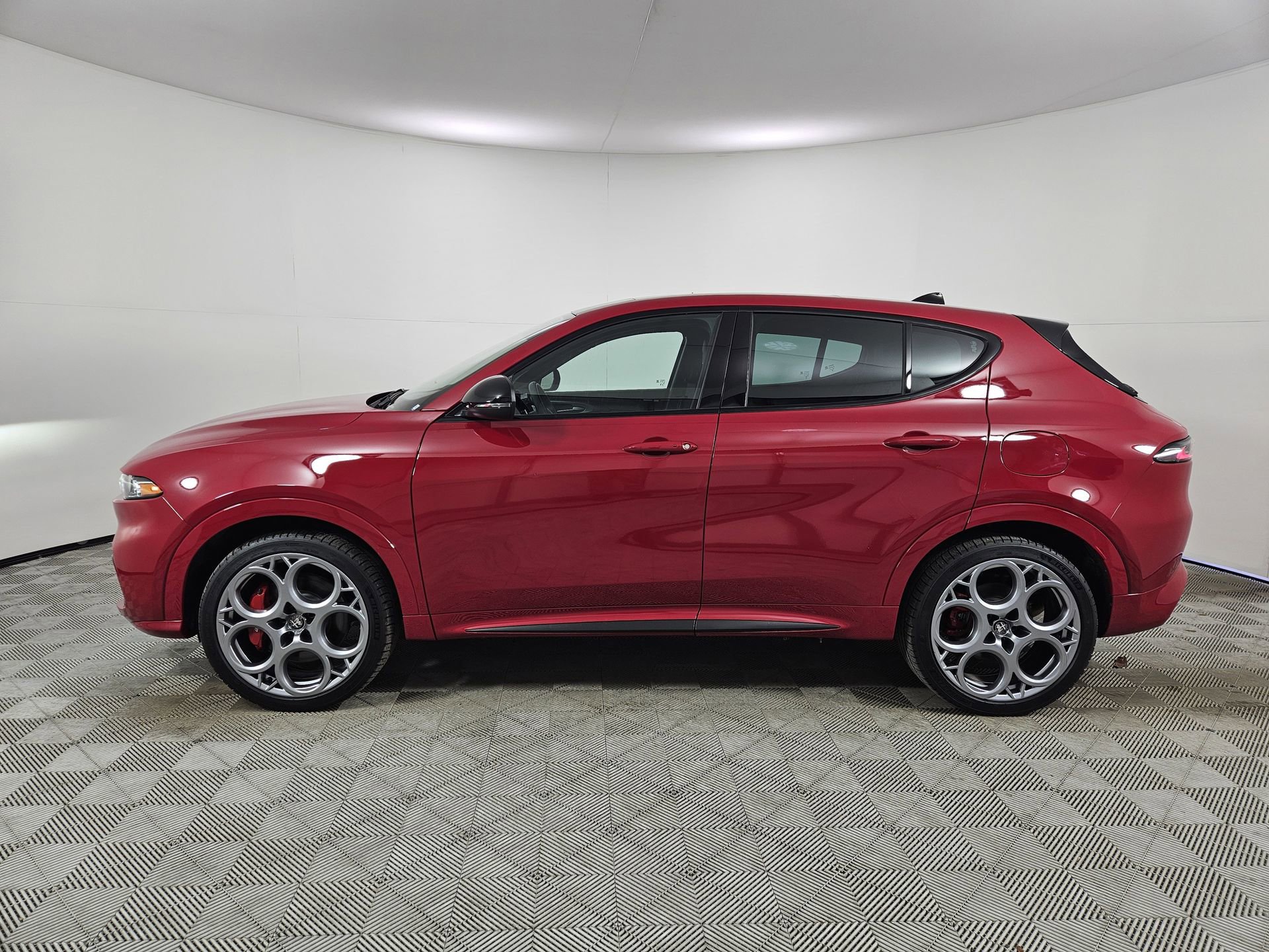 Used 2025 Alfa Romeo Tonale Tributo Italiano AWD/4WD image 4