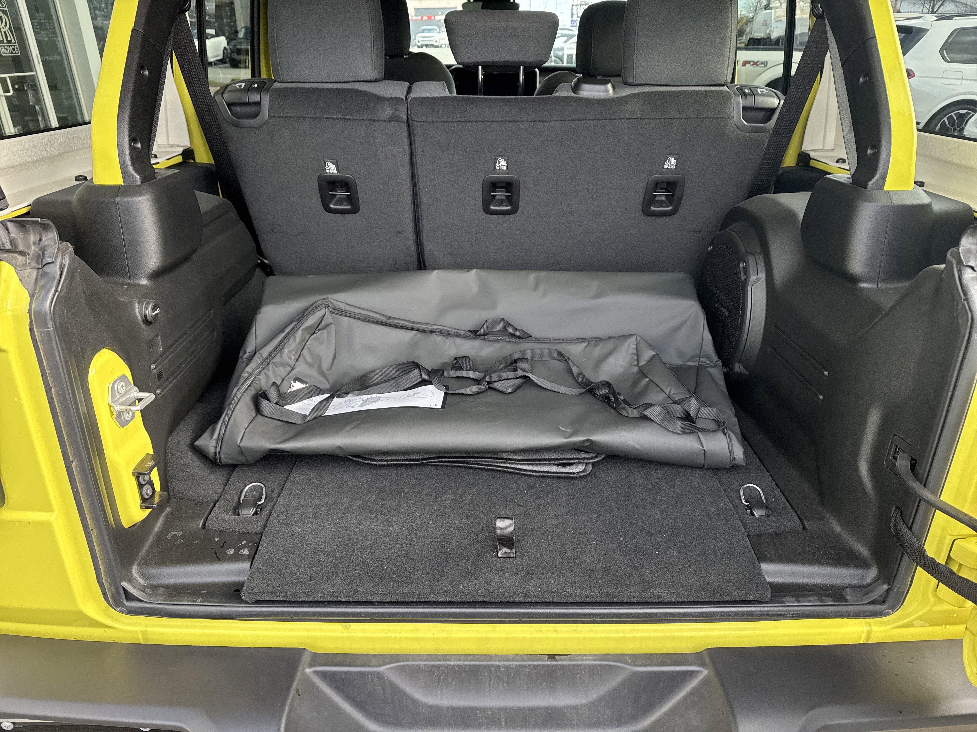 Used 2024 Jeep Wrangler Unlimited Rubicon w/ Technology Group image 28