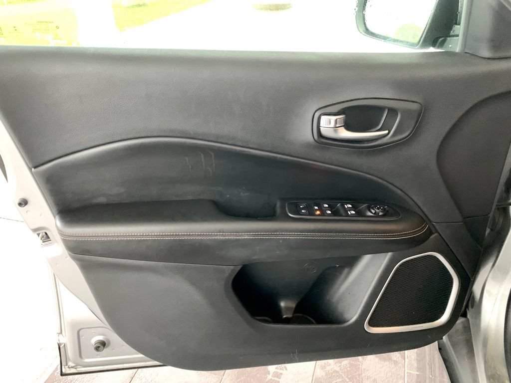 Used 2019 Jeep Compass Latitude w/ Popular Equipment Group AWD/4WD image 10