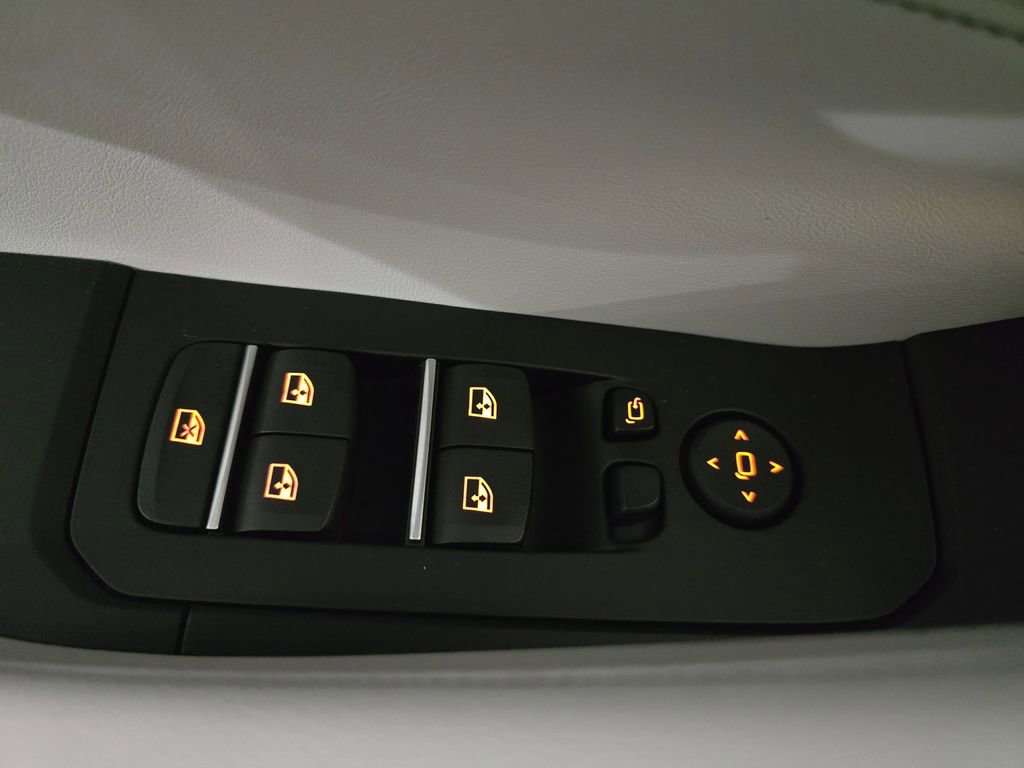 New 2026 BMW X6 xDrive40i w/ Climate Comfort Package image 28