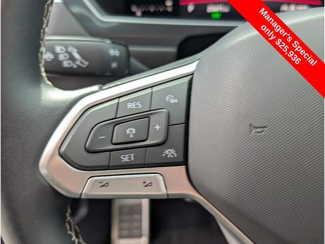 Used 2023 Volkswagen Tiguan SE R-Line image 17