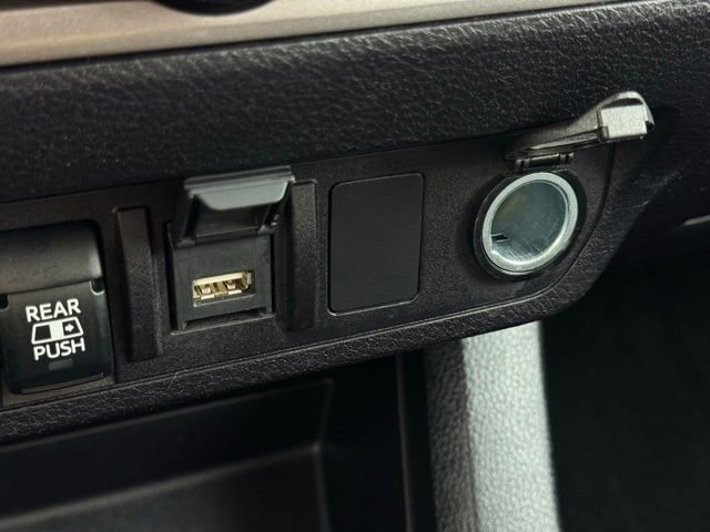 Used 2021 Toyota Tacoma SR5 w/ Trail Edition image 32