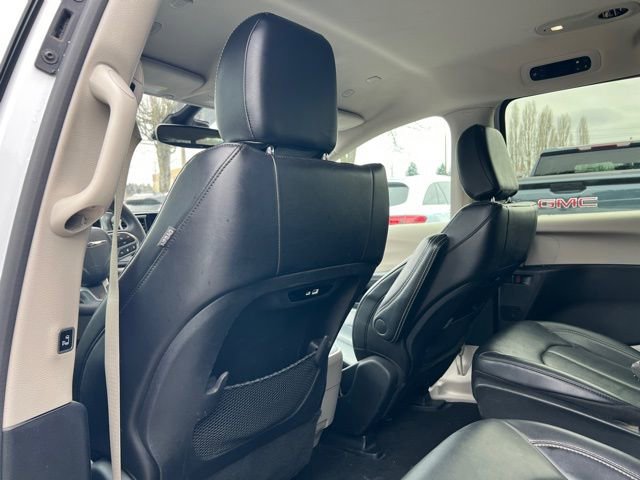 Used 2024 Chrysler Pacifica Select image 14