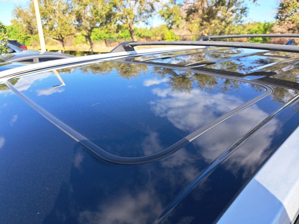 Used 2022 Toyota Highlander XLE image 6