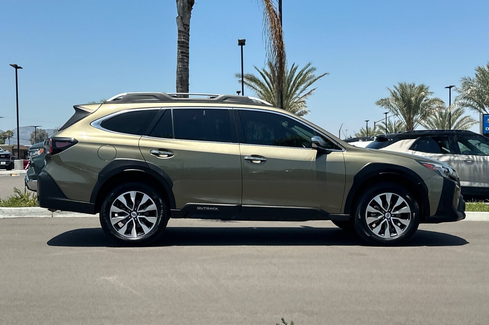 Used 2023 Subaru Outback Touring XT AWD/4WD image 3