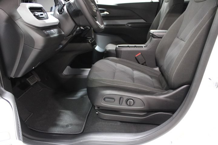 New 2027 Chevrolet Bolt LT w/ Comfort Package FWD image 18