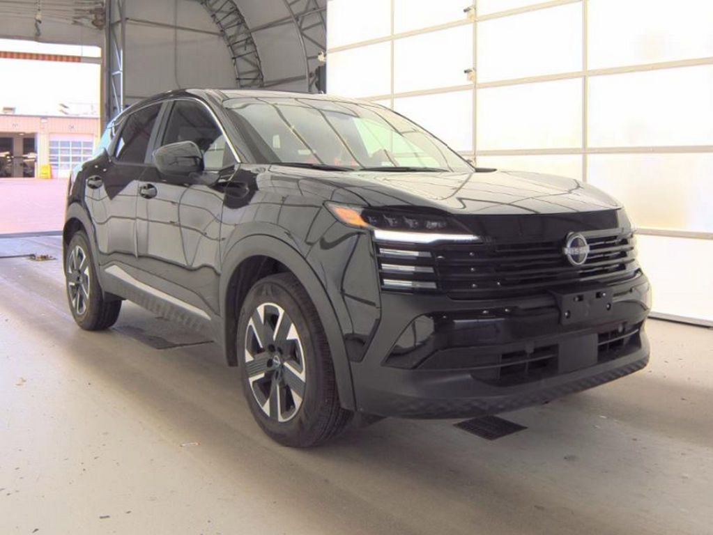Used 2025 Nissan Kicks SV AWD/4WD image 3