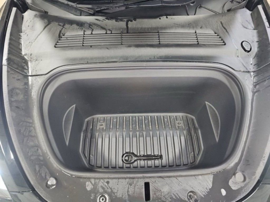 Used 2023 Tesla Model Y Long Range image 18