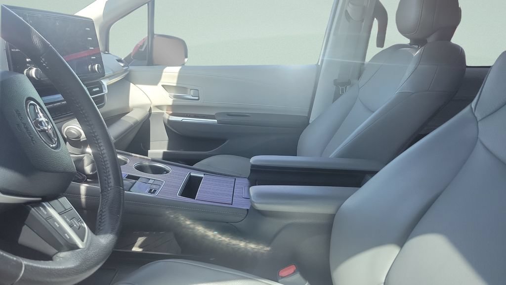 Certified 2021 Toyota Sienna XLE FWD image 10