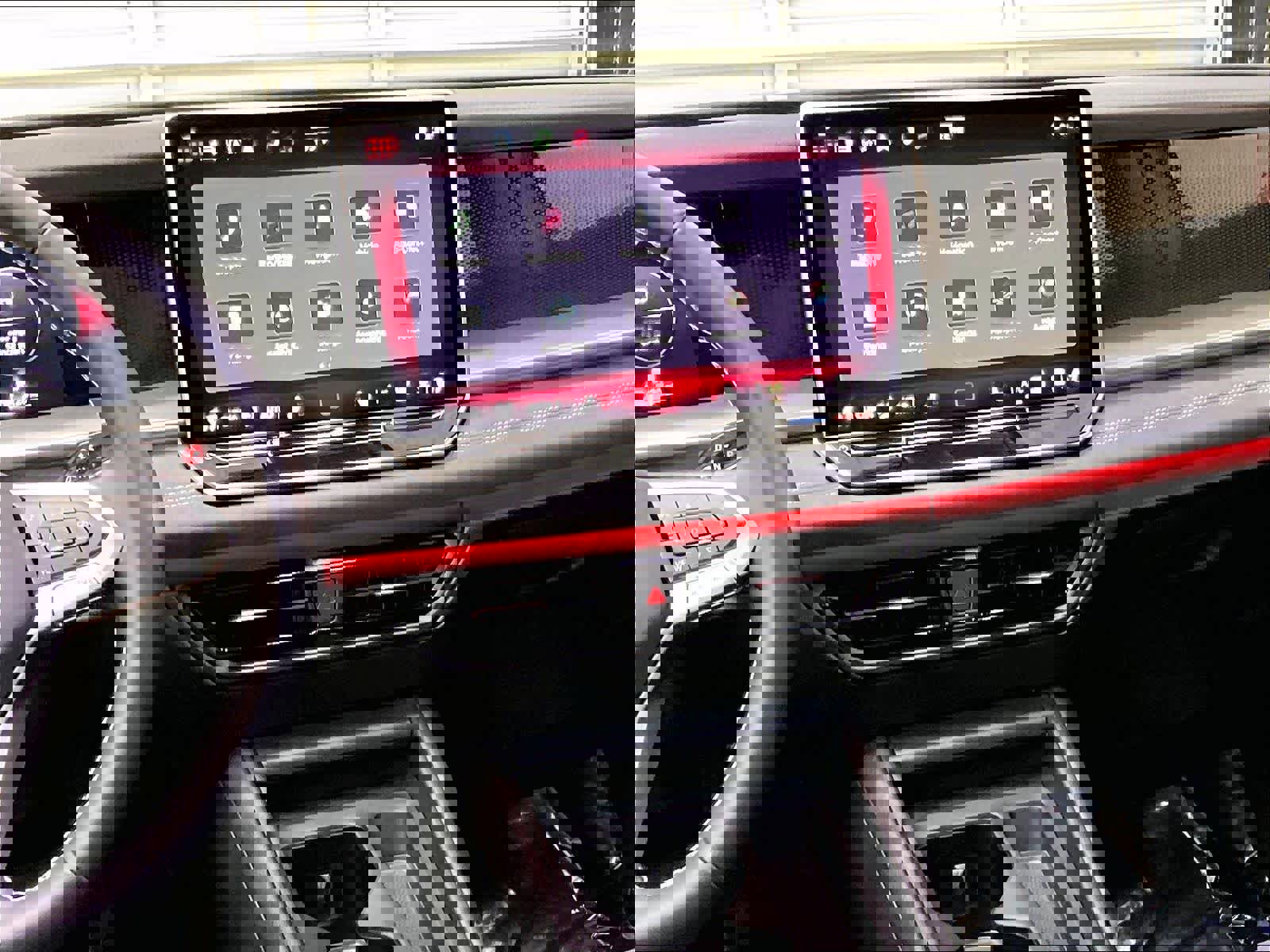 Certified 2025 Volkswagen Tiguan SE FWD image 8