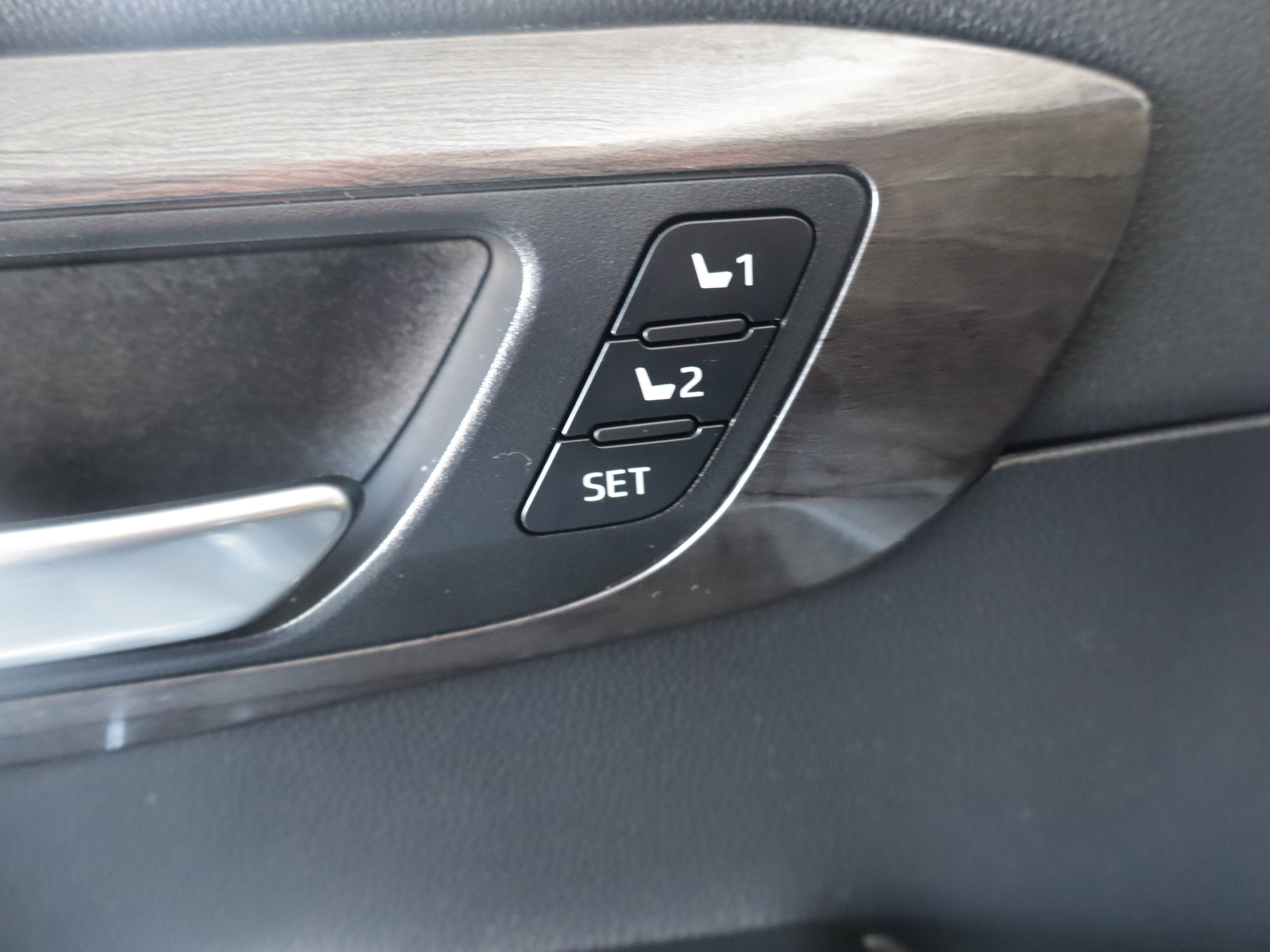 Used 2023 Toyota Highlander Limited image 6