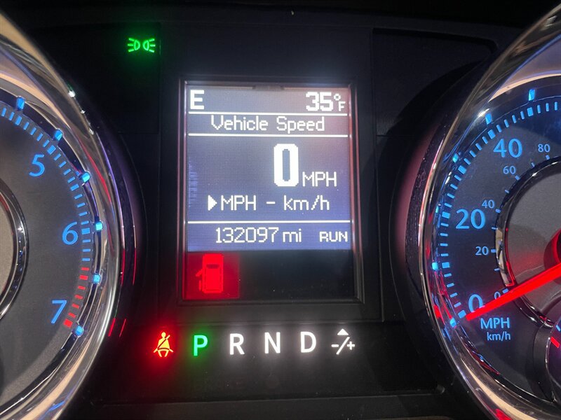 Used 2015 Chrysler Town & Country Touring-L FWD image 13