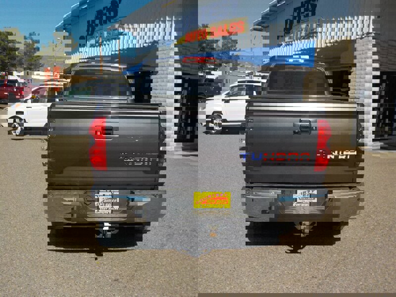 Used 2014 Toyota Tundra Limited w/ Limited Premium Package image 7