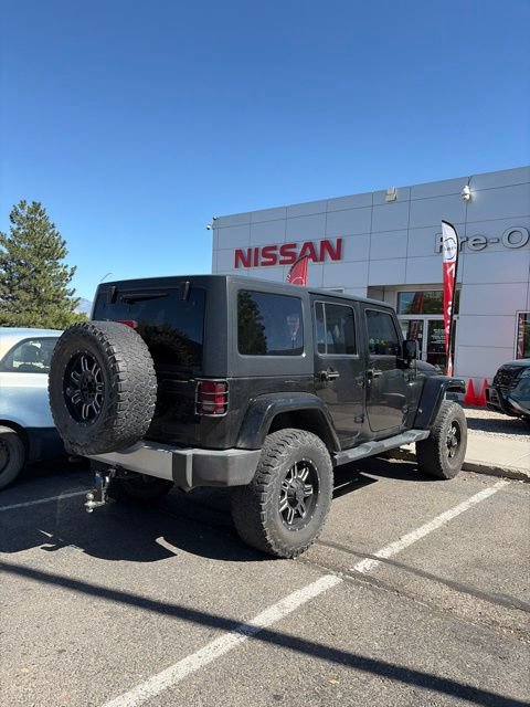 Used 2015 Jeep Wrangler Unlimited Sahara w/ Connectivity Group AWD/4WD image 13