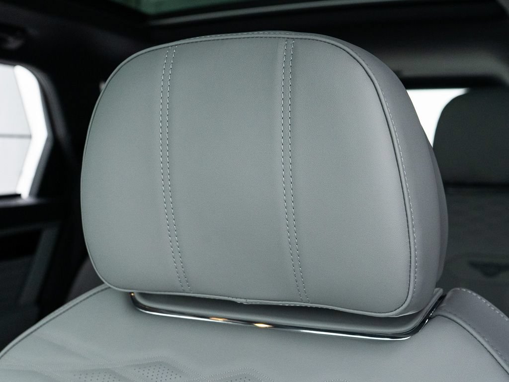 New 2026 Bentley Bentayga Extended Wheelbase AWD/4WD image 17